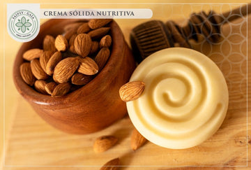 Crema nutritiva en barra con aceite de flor de la pradera y almendra. 