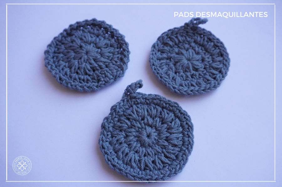 Pads reutilizables para el cuidado facial, ideales para limpiar y tonificar la piel. Hechos de materiales suaves y duraderos, reducen el uso de productos desechables y son amigables con el medio ambiente.