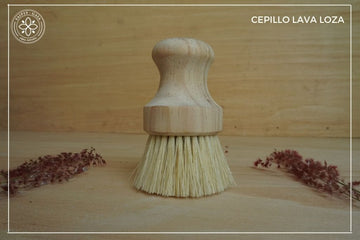 Cepillo ecológico: Durable y hermoso, hecho de fibra vegetal de lechuguilla y madera sin tratar. Limpieza efectiva sin dañar utensilios. 100% biodegradable y de bajo impacto ambiental.